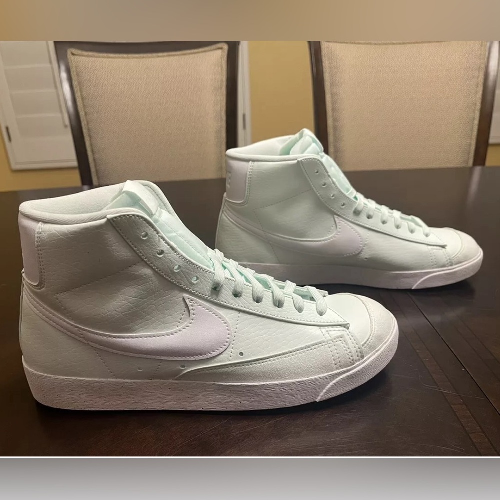 New Nike Blazer Mid 77 Barely Green Sneaker Shoes Size 10.5